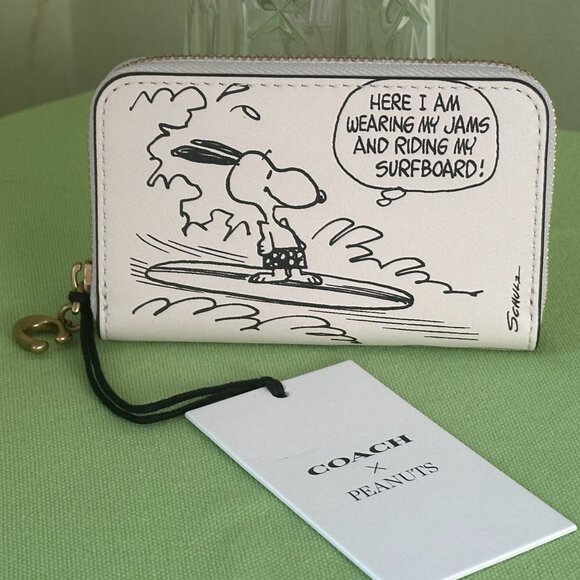COACH PEANUTS SNOOPY SMALL ZIP AROUND CARD CASE W/NEWSPAPER PRINT:NWT CCB18 - Picture 1 of 14